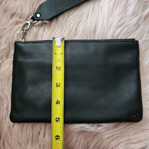 Skagen Denmark zip pouch wristlet black leather - Picture 11 of 11